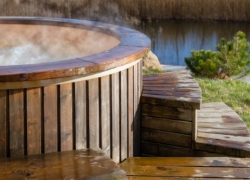 Wooden spa pools vs acrylic | HotSpring Spas