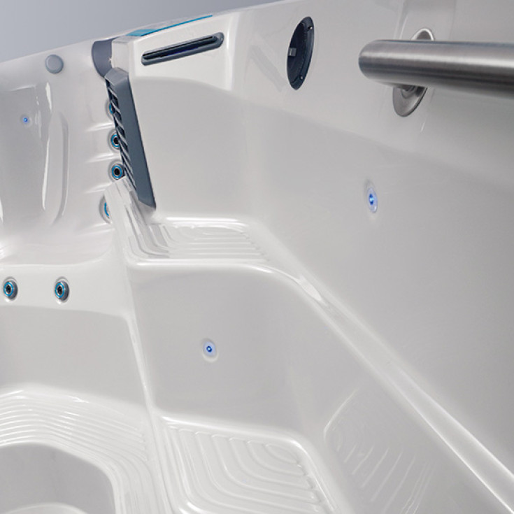 Closed cell acrylic: the ultimate spa shell