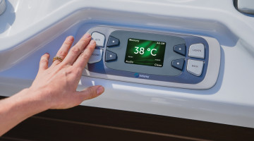 FreshWater® IQ | HotSpring Spas